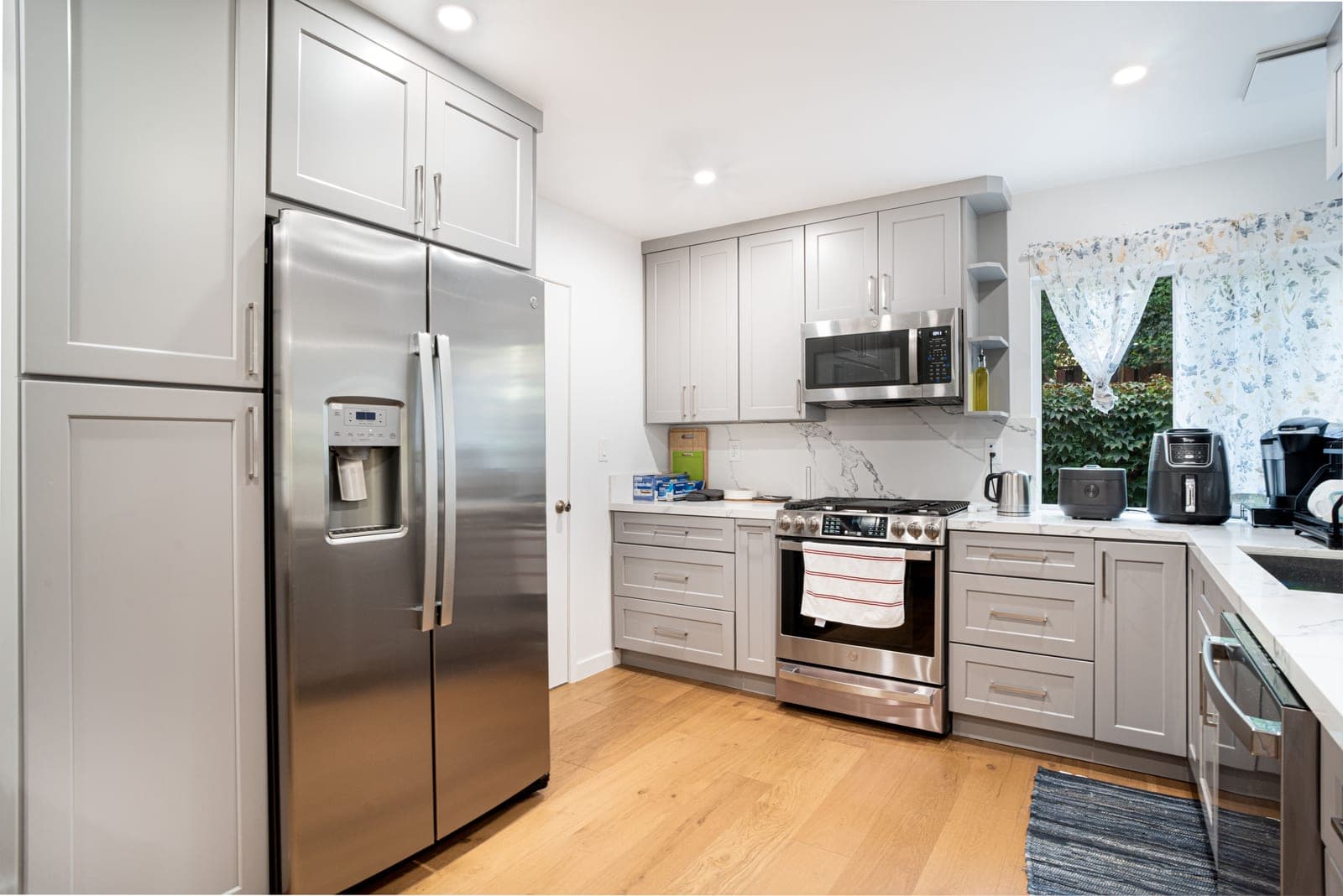 Air fryer vs convection oven: the honest comparison, with the running-cost math